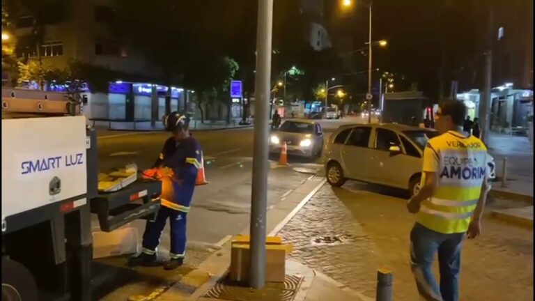 Largo da Segunda-feira recebendo iluminação de LED