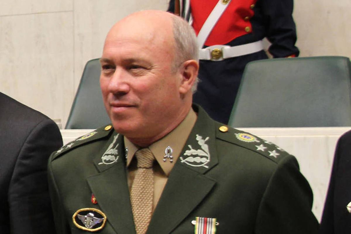 Imagem colorida do general da reserva Mauro César Lourena Cid - Metrópoles