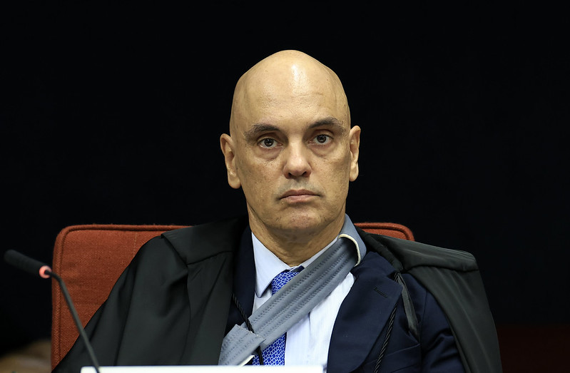 Moraes ‘cospe na Constituição’ ao chamar STF de seu