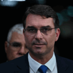 Flávio Bolsonaro diz que, se eleito, usará seu prestígio para reduzir maioridade penal – Jovem Pan