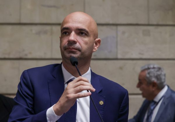 líder do governo Paes sai em defesa de vereador do PSD preso e mantém ofensiva a Cláudio Castro