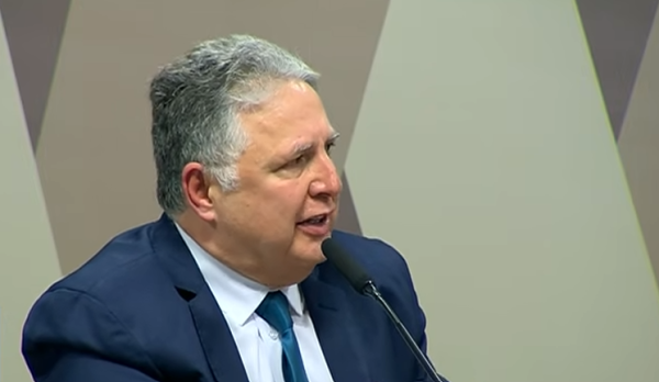 Justiça manda Garotinho apagar post que insinuava caso entre Maria Rosa Lo Duca Nebel, chefe da Seap, e policial penal