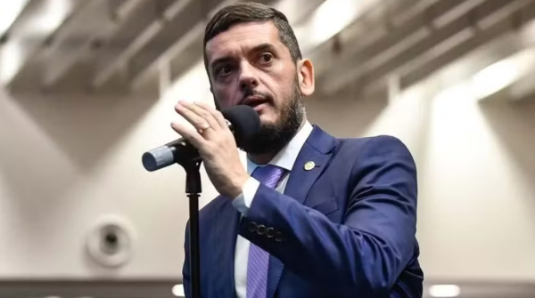 Alvo de denúncia da PGR, Bacellar segue respondendo em liberdade, mas com tornozeleira; STF mantém prisão de desembargador 