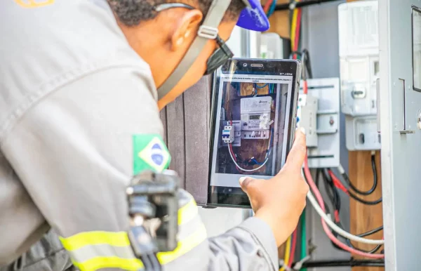 Estado do Rio sanciona lei que obriga concessionárias de energia a detalhar cobrança de multas por irregularidade