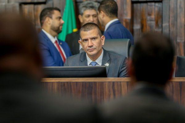 Na primeira sessão à frente da Alerj, Douglas Ruas anuncia nova reunião com Ricardo Couto para tratar de ‘demandas dos deputados’