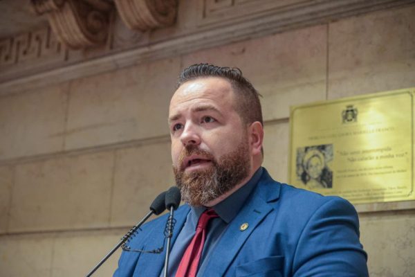 Justiça do Rio autoriza que a mulher que acusa o vereador Leniel Borel de agressão seja ouvida no júri do caso Henry