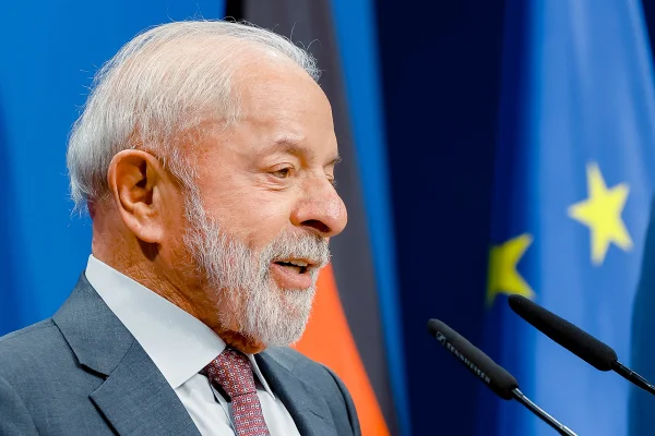 Faremos com os EUA o que eles fizeram conosco, diz Lula após reação da PF