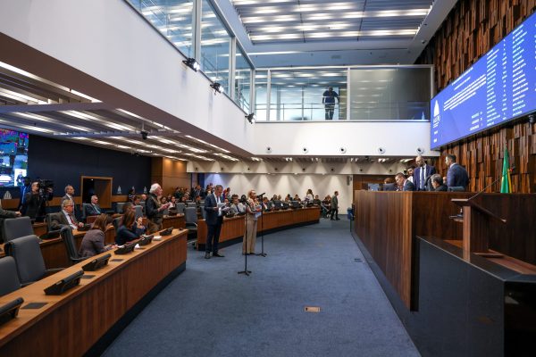 Alerj aprova projeto do ICMS Educacional após atraso que fez municípios perderem R$ 117 milhões em verbas federais