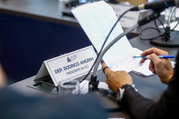 Comissão da Alerj aprova projeto que proíbe recusa do pagamento em dinheiro em ônibus no estado