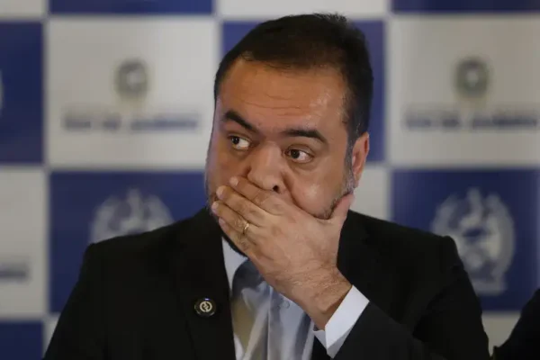 TCE-RJ instaura inquérito para apurar uso pessoal de jatinhos pelo ex-governador Cláudio Castro