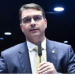 Flávio Bolsonaro elogia Mendonça por investigação do Master e cobra abertura de CPMI – Jovem Pan