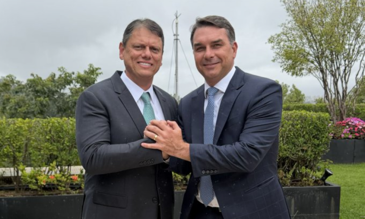 Em discurso, Flávio faz aceno a Tarcísio e critica troca de delegado da PF – Jovem Pan