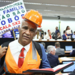 Deputado chora após pensar que votou contra o fim da escala 6×1; assista – Jovem Pan