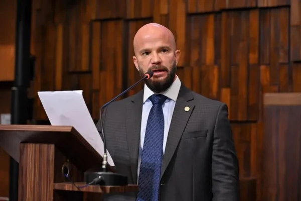 deputados alfinetam Renan Jordy após Luiz Paulo ficar preso em elevador da Alerj