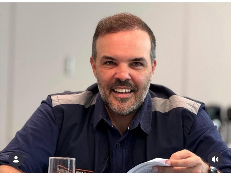 Rafael Thompson é exonerado da Prefeitura do Rio após a PF revelar que seu irmão é dono de apartamento onde Castro sofreu busca e apreensão