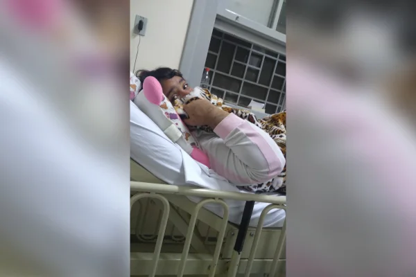 Mulher de 37 anos que fingiu ser criança é indiciada por estelionato
