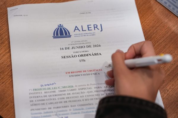 Primeiro projeto de Ricardo Couto debatido na Alerj recebe emendas e sai de pauta