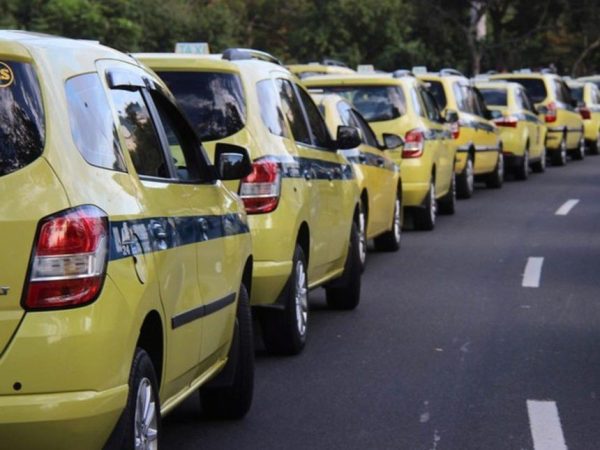 Prefeitura do Rio simplifica certidões para taxistas acessarem crédito federal para financiamento de carros novos e homologa lista de motoristas auxiliares para concessão de autonomias