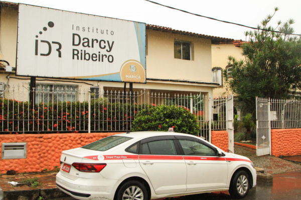 TCE-RJ freia Quaquá de extinguir Instituto Darcy Ribeiro para proteger aprovados em concurso público de Maricá