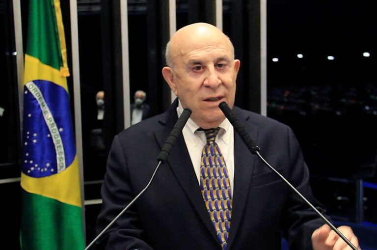 Justiça do Rio torna ex-senador réu por suposta falsificação de documentos públicos