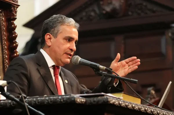 erro na Justiça Eleitoral faz André Ceciliano aparecer com R$ 100 milhões a mais do que, de fato, tem