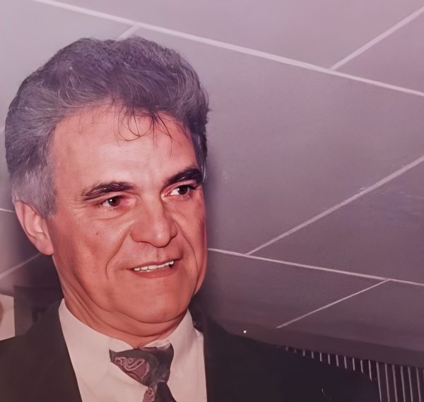 Aos 92 anos, ex-deputado Almir Rangel volta às urnas no Rio