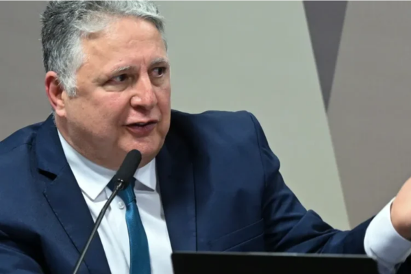 Garotinho lidera rejeição para o governo do estado do Rio com 68%; Paes aparece com 41%