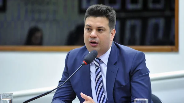 Os padrinhos do Pix: com R$ 500 mil injetados, família Picciani lidera doações no Rio para alavancar campanha de Leonardo