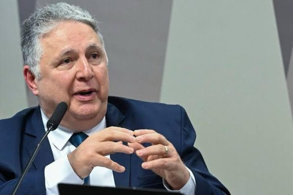 Coligação de Paes entra com ação impugnação da candidatura de Garotinho e pede bloqueio de verbas de campanha e propaganda eleitoral