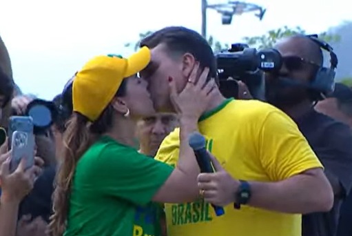Lula volta às origens no ABC, se apresenta como ‘peão’ e promete ‘libertar favelas’ em campanha à reeleição presidencial