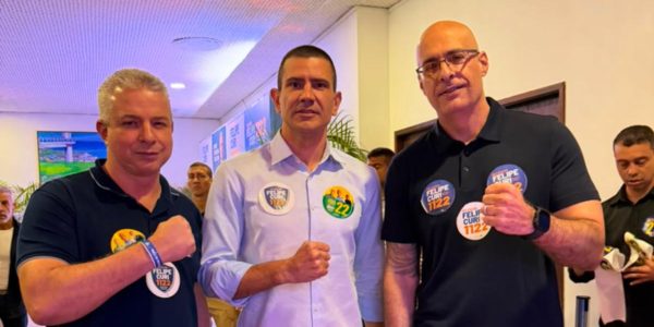 Douglas Ruas, do PL, participa do lançamento da campanha de Felipe Curi, do PP, em evento lotado de policiais