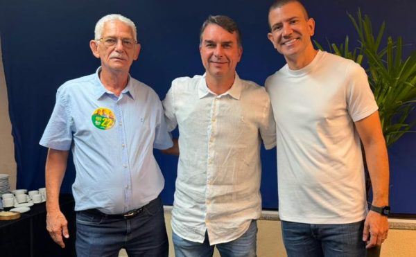 Em evento com Flávio Bolsonaro, foco na família e na segurança, Douglas Ruas lança a campanha ao governo do estado no Maracanãzinho
