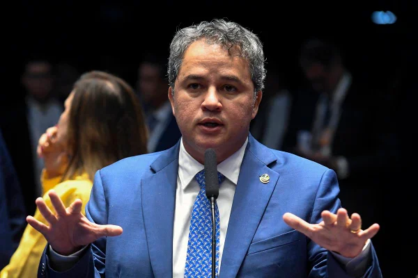 PL oficializa candidatura de Efraim Filho para o governo da Paraíba