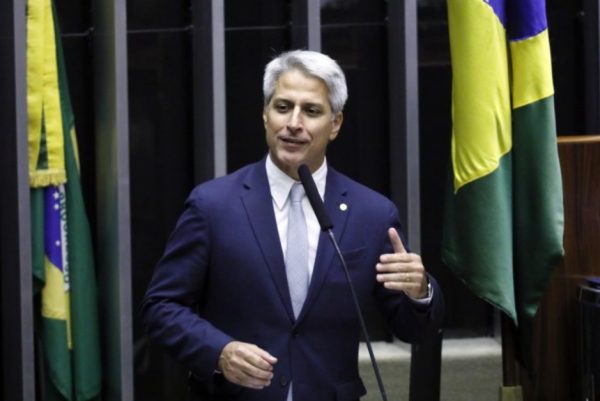 Candidato ao Senado na eleição passada, Molon fica de fora da disputa eleitoral em outubro