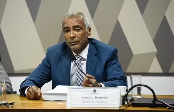 Justiça determina penhora de 30% do salário de Romário no Senado por dívida com ex-presidente da CBF; senador diz que decisão ‘compromete sua sobrevivência’