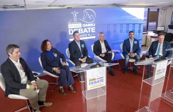 Dobradinhas entre candidatos marcam debate com candidatos ao Senado pelo Rio; Benedita e Pedro Paulo não participaram