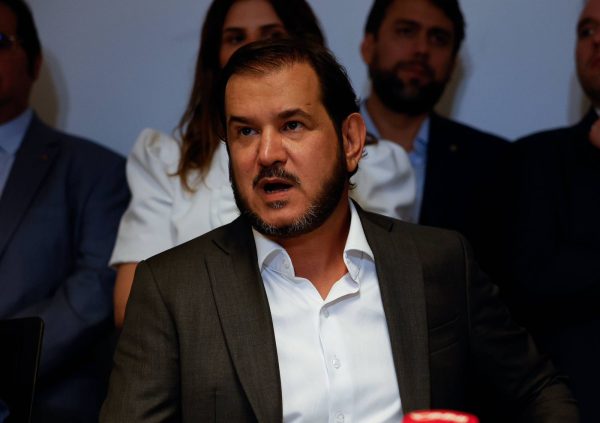 TRE-RJ libera candidatura de Rueda à Câmara; acusações sobre negócios com o Banco Master ficam fora do julgamento