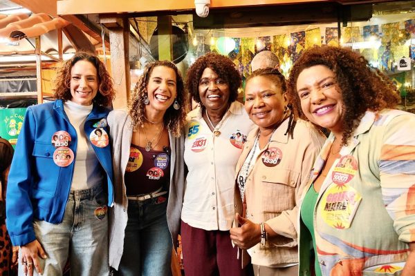 Arroz (ou melhor baião de dois) de festa, ministra Margareth Menezes segue turistando pelo Rio — e, claro, fazendo campanha com os candidatos de esquerda