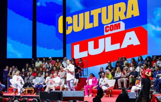 Cavaliere vai do aplauso à vaia do PSOL quando cita Pedro Paulo em discurso à esquerda no evento de Lula