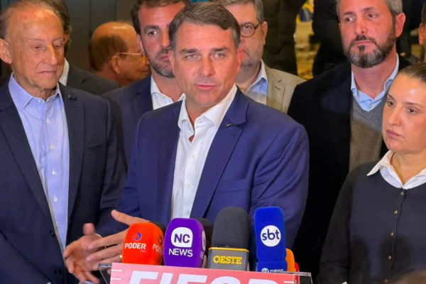 Flávio diz que fará comida voltar a ficar barata como na época de Bolsonaro