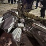 Estátua da Sagrada Família cai de guincho e quebra em Fortaleza