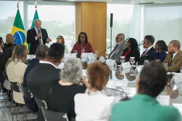 Lula diz que igreja evangélica trata mulheres com “igualdade de condições”