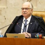 Em sessão caótica, STF não resolve crise e joga solução para futuro incerto