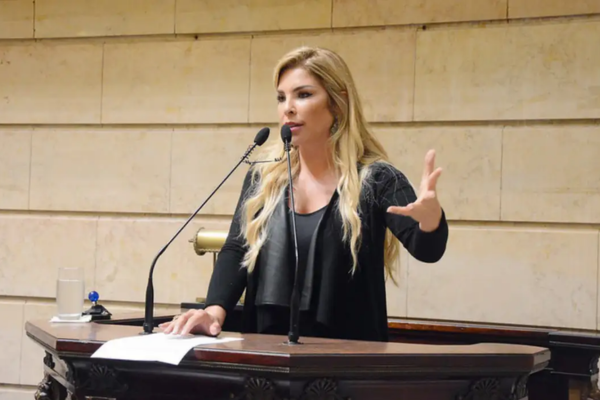 Ex-vereadora presa por tortura de ex-marido, Verônica Costa passa por audiência de custódia neste sábado (26)