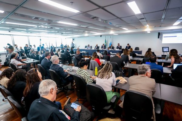 Comissão da Alerj aprova proposta de orçamento do estado do Rio para 2027, com previsão de déficit de quase R$ 14 bilhões