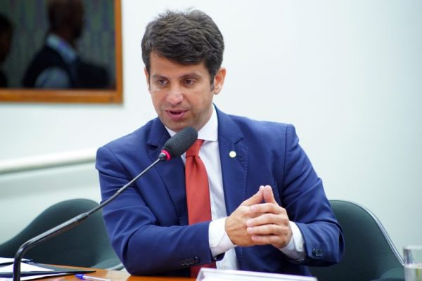 PP já volta a acenar para Douglas Ruas e Dr. Luizinho coloca bancada eleita pelo partido para a Alerj à disposição