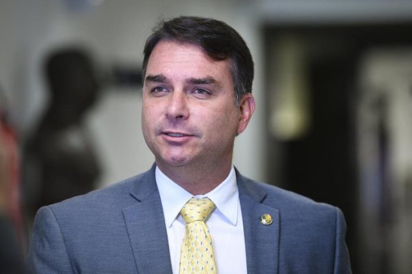 Fundição Progresso e carnavalesco do Salgueiro são citados em ação de Flávio Bolsonaro no TSE que pede ‘quebra de sigilo’ de contas do Instagram