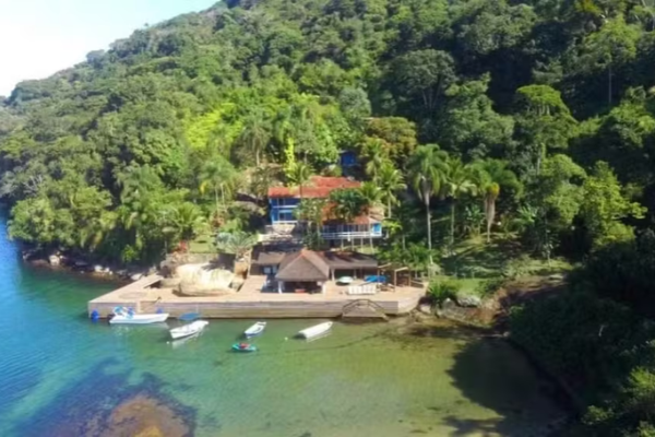 empresário pediu para erguer resort horas após decreto de Castro flexibilizar regras ambientais