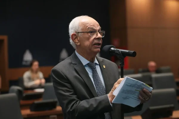 Alerj propõe Medalha Tiradentes para Samuel Malafaia, que vai deixar a Casa para assumir suplência no Senado