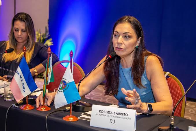 MPRJ e Polícia Civil cumprem mandado de busca e apreensão contra a ex-secretária de Educação do governo Castro; ação investiga fraude de R$ 1,6 bilhão em contratos e serviços na pasta